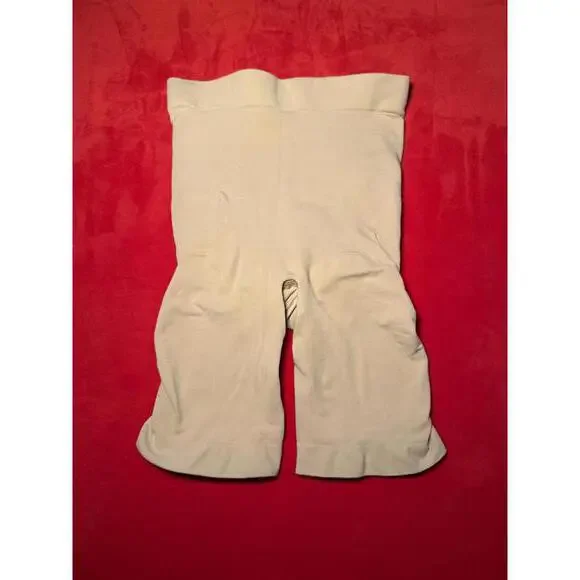 NWOT Skims Seamless Sculpt High Waisted Above The Knee Shorts Color Clay Size S - Picture 2 of 4